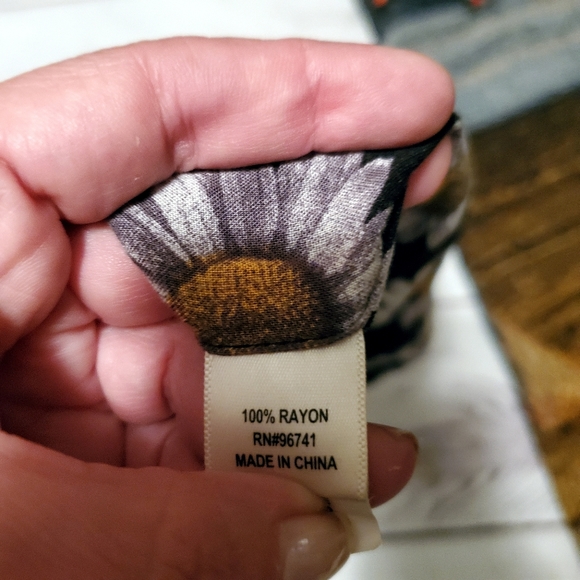 5/25 DAISY Scarf 100% Rayon - Picture 2 of 3